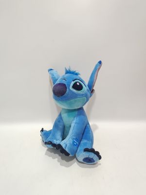 Konuşan oyuncak oturan Stitch, 7.09 inç ve 11.02 inç boylarında sevimli.