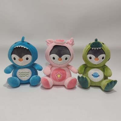 Canlı kostümlü tatlı penguen yumuşak ve renkli dolu koleksiyon